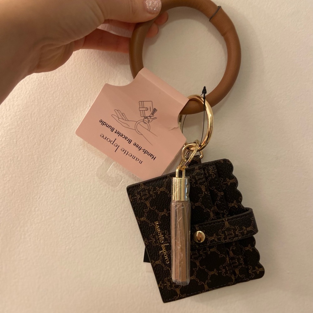 nanette leplore hands free card case